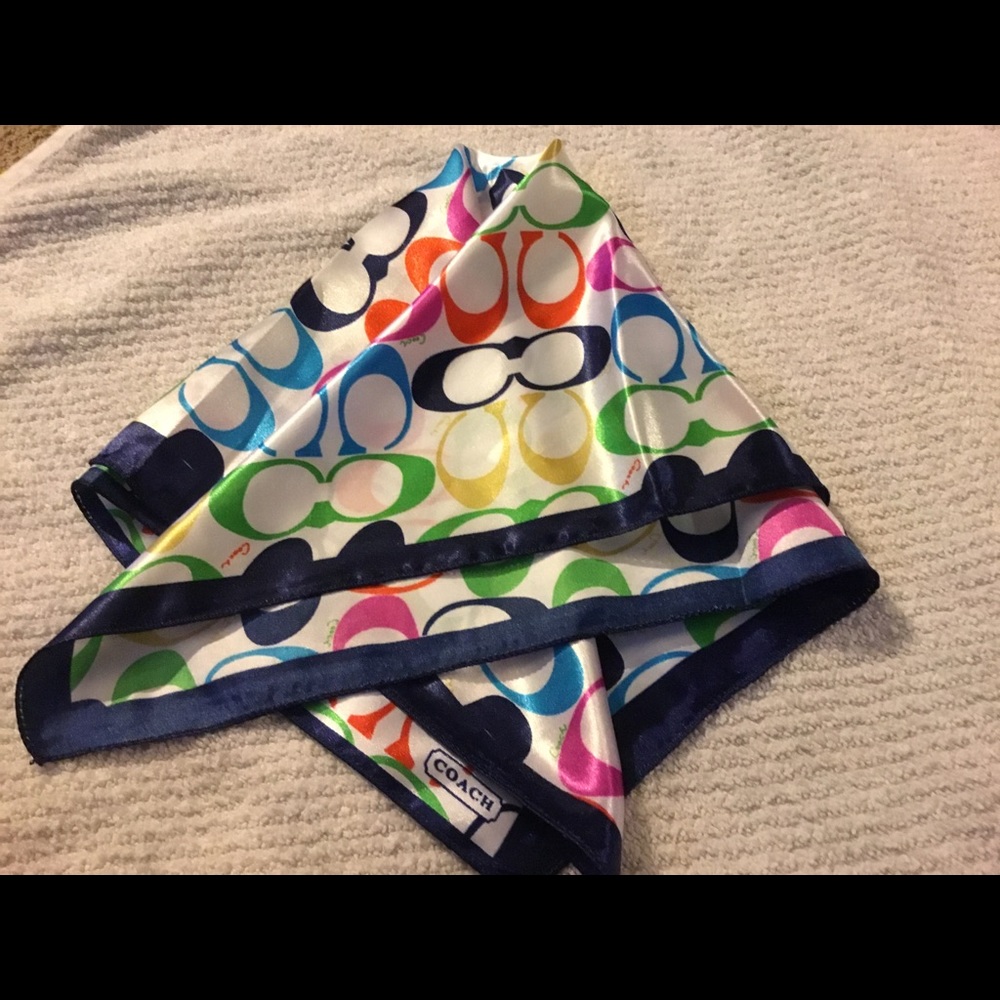 NWOT 100 💯 percent Authentic Coach New Silk Scarf - Picture 5 of 5
